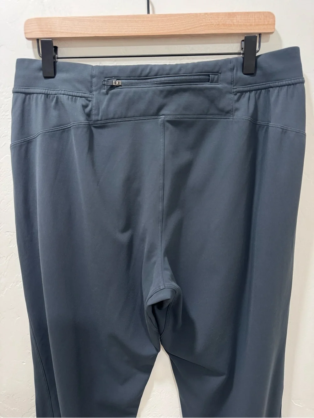 Lululemon Men's Large Surge Jogger Pant 29